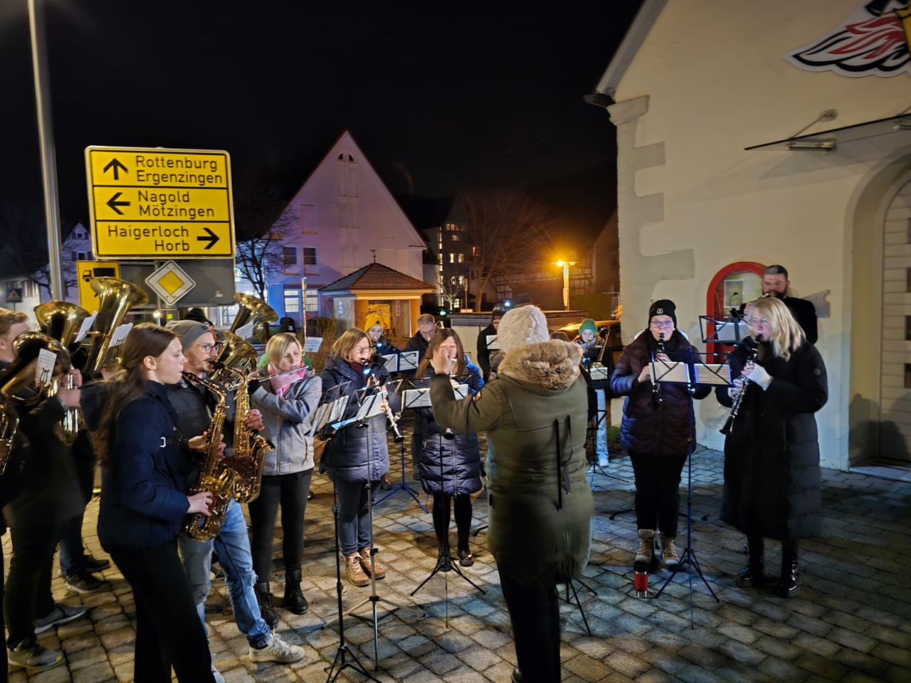 Spielen unterm Dorfchristbaum 2024